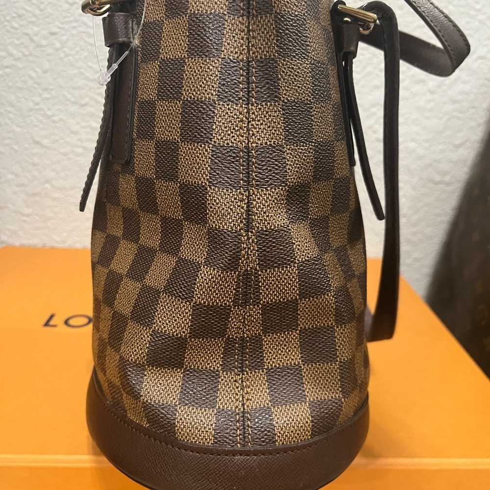 Louis Vuitton Brown Checkered Tote Bag with Gold Accents - Picture 2 of 12